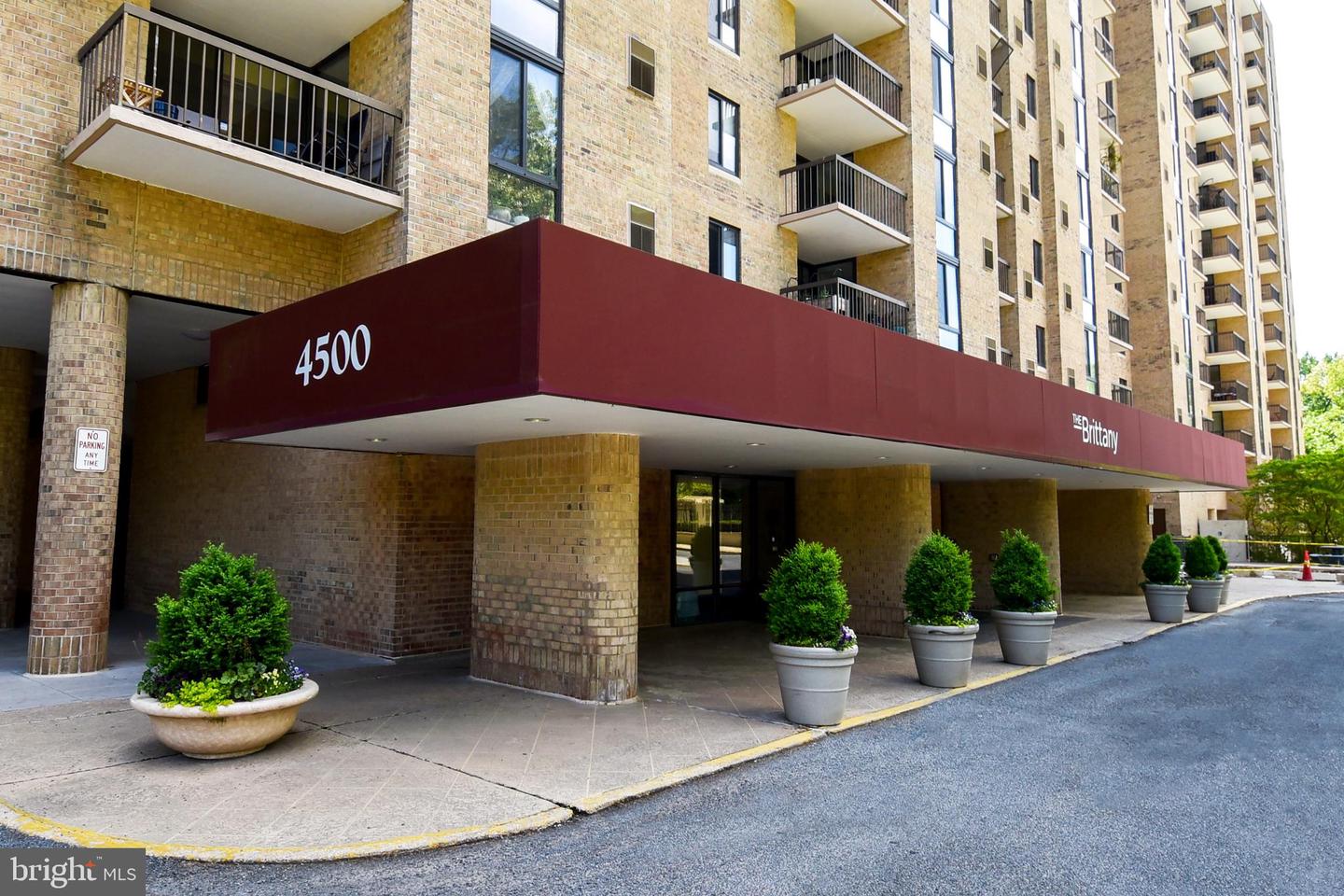 4500 S FOUR MILE RUN DR #1218, ARLINGTON, Virginia 22204, 2 Bedrooms Bedrooms, ,2 BathroomsBathrooms,Residential,For sale,4500 S FOUR MILE RUN DR #1218,VAAR2053080 MLS # VAAR2053080