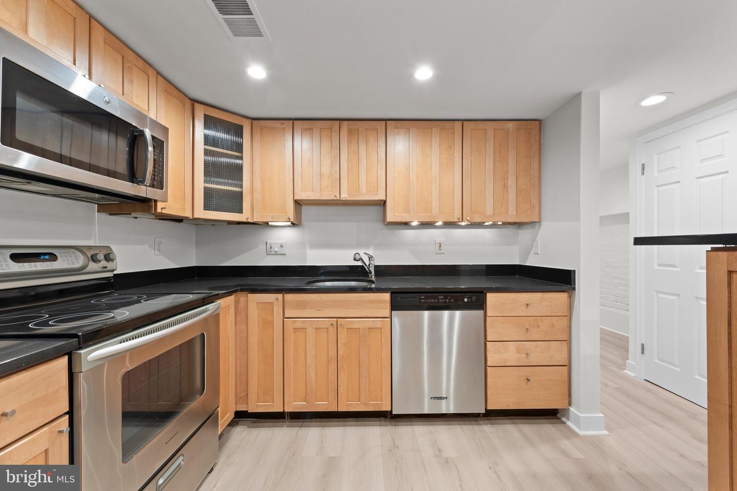 1718 U ST NW #B, WASHINGTON, District Of Columbia 20009, 2 Bedrooms Bedrooms, ,1 BathroomBathrooms,Residential,For sale,1718 U ST NW #B,DCDC2184070 MLS # DCDC2184070