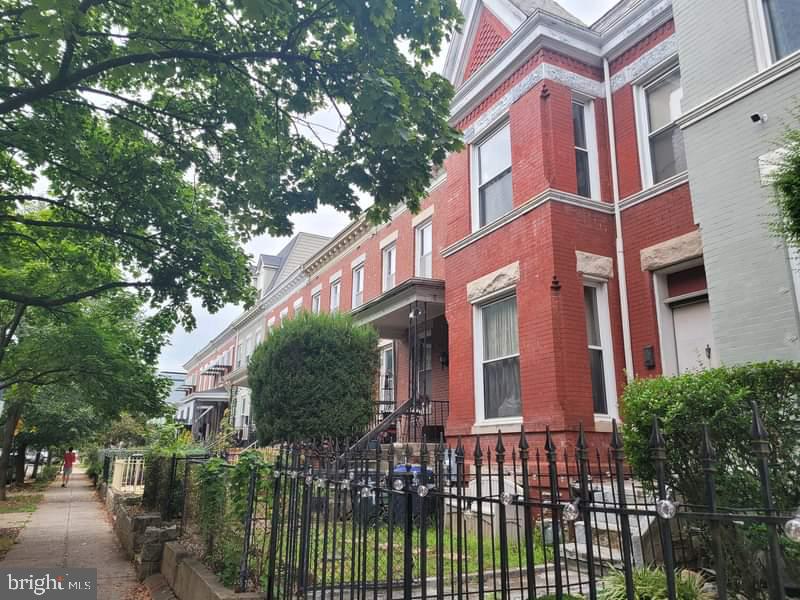 1374 F ST NE, WASHINGTON, District Of Columbia 20002, 2 Bedrooms Bedrooms, ,1 BathroomBathrooms,Residential,For sale,1374 F ST NE,DCDC2147940 MLS # DCDC2147940