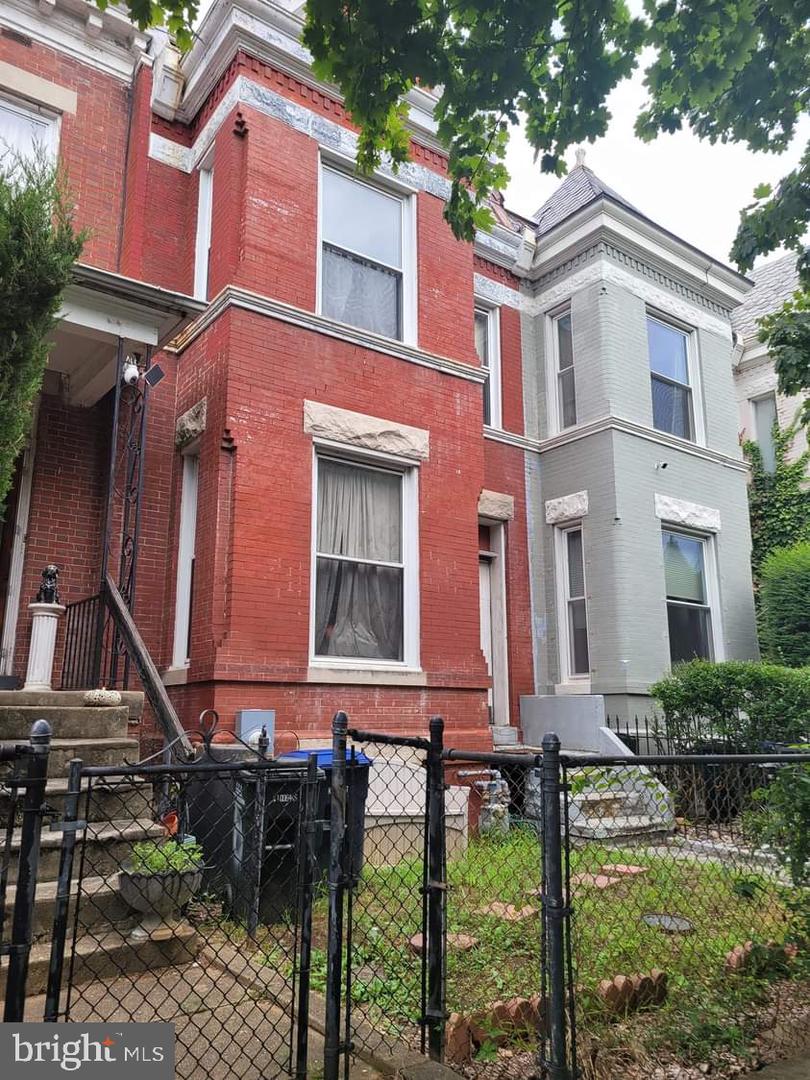 1374 F ST NE, WASHINGTON, District Of Columbia 20002, 2 Bedrooms Bedrooms, ,1 BathroomBathrooms,Residential,For sale,1374 F ST NE,DCDC2147940 MLS # DCDC2147940