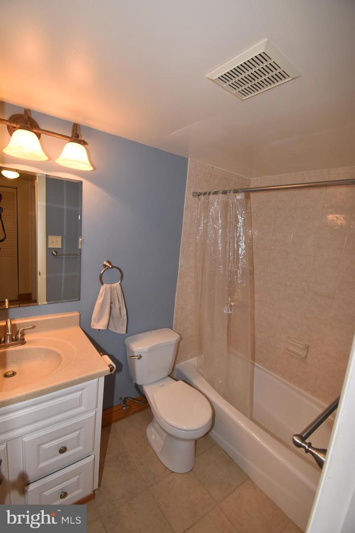 2840 DOVER LN #102, FALLS CHURCH, Virginia 22042, 1 Bedroom Bedrooms, ,1 BathroomBathrooms,Residential,For sale,2840 DOVER LN #102,VAFX2221064 MLS # VAFX2221064