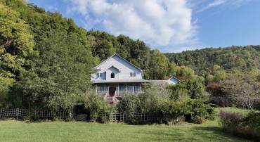 7236 COWPASTURE RIVER RD S, WILLIAMSVILLE, Virginia 24487, 3 Bedrooms Bedrooms, ,3 BathroomsBathrooms,Residential,7236 COWPASTURE RIVER RD S,657137 MLS # 657137