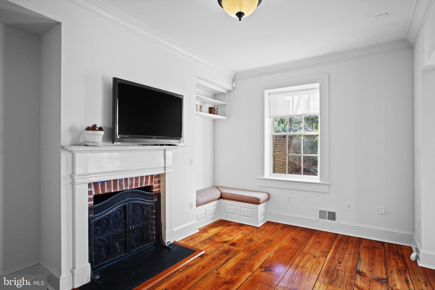 304 DUKE ST, ALEXANDRIA, Virginia 22314, 3 Bedrooms Bedrooms, ,3 BathroomsBathrooms,Residential,For sale,304 DUKE ST,VAAX2039294 MLS # VAAX2039294