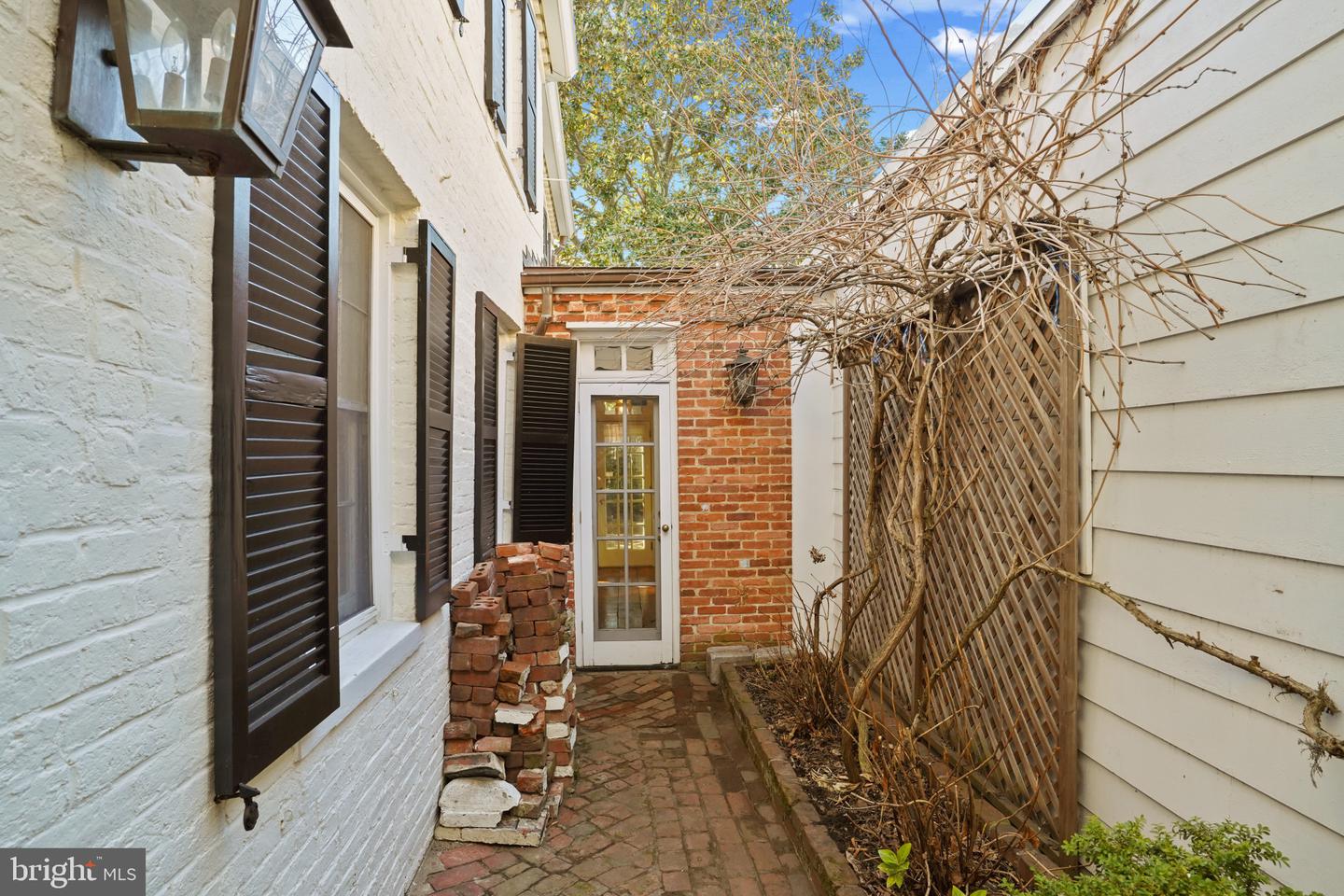 304 DUKE ST, ALEXANDRIA, Virginia 22314, 3 Bedrooms Bedrooms, ,3 BathroomsBathrooms,Residential,For sale,304 DUKE ST,VAAX2039294 MLS # VAAX2039294