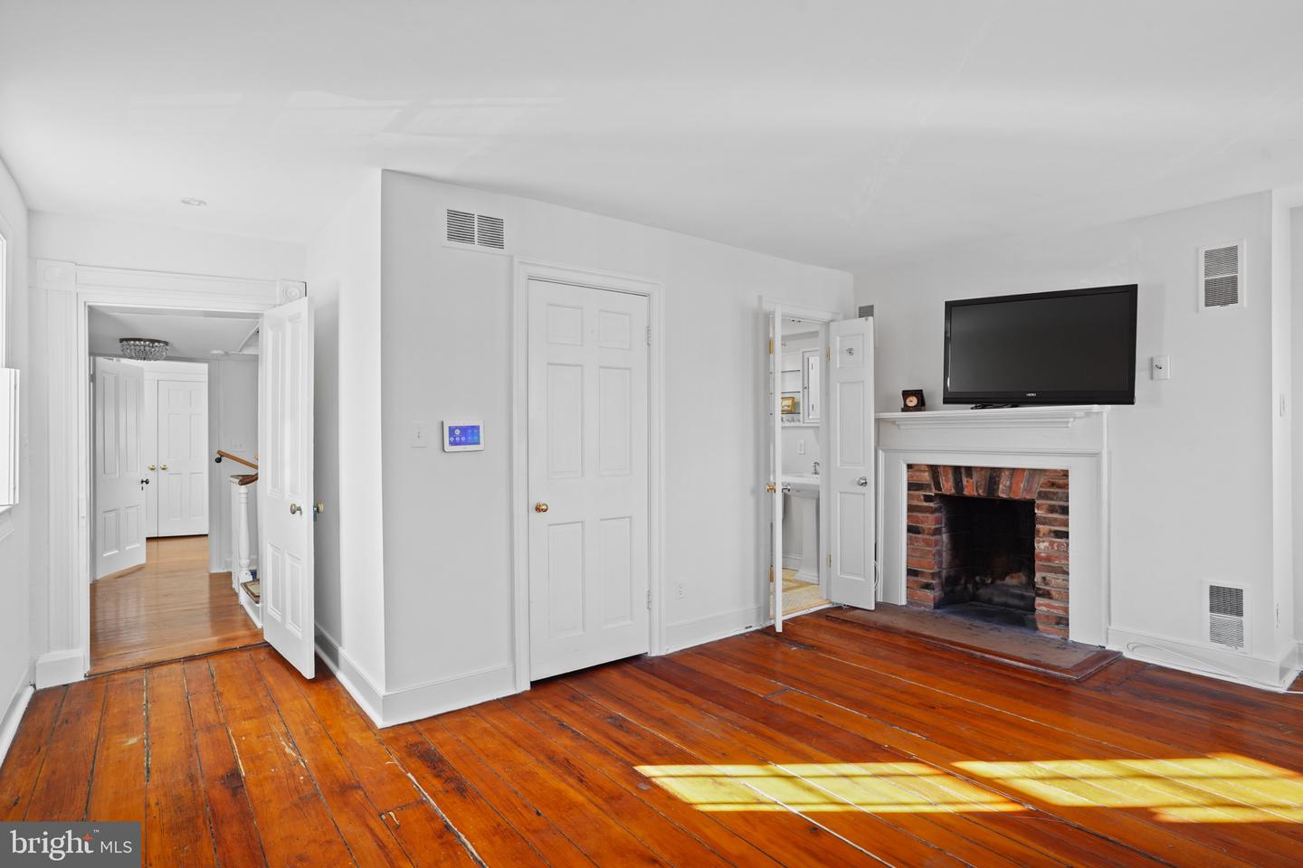 304 DUKE ST, ALEXANDRIA, Virginia 22314, 3 Bedrooms Bedrooms, ,3 BathroomsBathrooms,Residential,For sale,304 DUKE ST,VAAX2039294 MLS # VAAX2039294