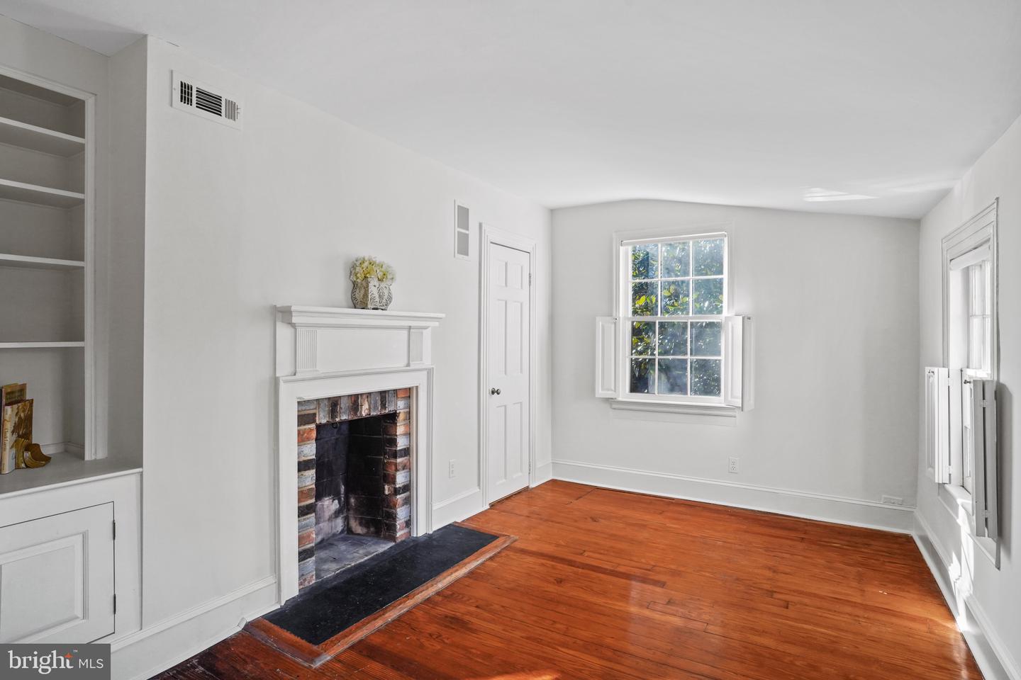 304 DUKE ST, ALEXANDRIA, Virginia 22314, 3 Bedrooms Bedrooms, ,3 BathroomsBathrooms,Residential,For sale,304 DUKE ST,VAAX2039294 MLS # VAAX2039294