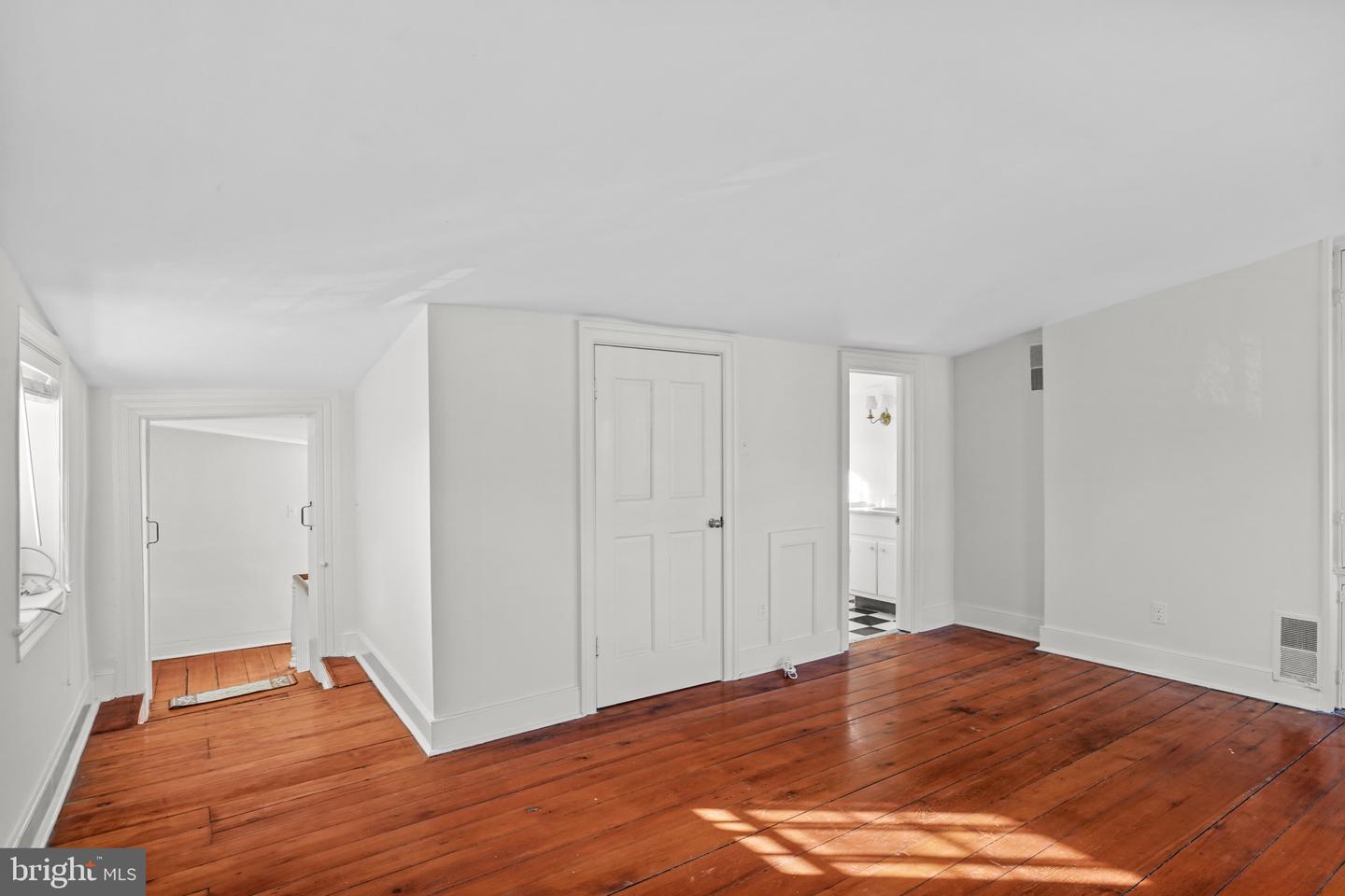 304 DUKE ST, ALEXANDRIA, Virginia 22314, 3 Bedrooms Bedrooms, ,3 BathroomsBathrooms,Residential,For sale,304 DUKE ST,VAAX2039294 MLS # VAAX2039294