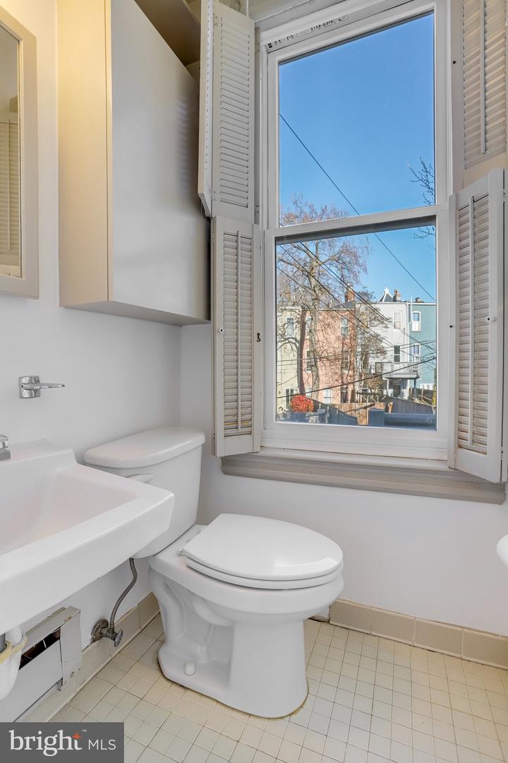 136 E ST SE, WASHINGTON, District Of Columbia 20003, 3 Bedrooms Bedrooms, ,2 BathroomsBathrooms,Residential,For sale,136 E ST SE,DCDC2171188 MLS # DCDC2171188