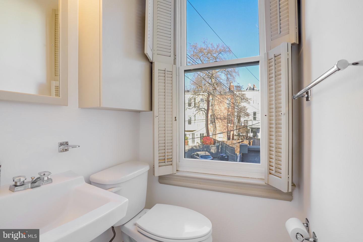 136 E ST SE, WASHINGTON, District Of Columbia 20003, 3 Bedrooms Bedrooms, ,2 BathroomsBathrooms,Residential,For sale,136 E ST SE,DCDC2171188 MLS # DCDC2171188