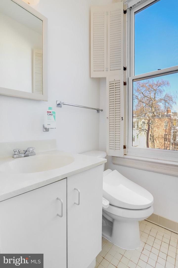 136 E ST SE, WASHINGTON, District Of Columbia 20003, 3 Bedrooms Bedrooms, ,2 BathroomsBathrooms,Residential,For sale,136 E ST SE,DCDC2171188 MLS # DCDC2171188