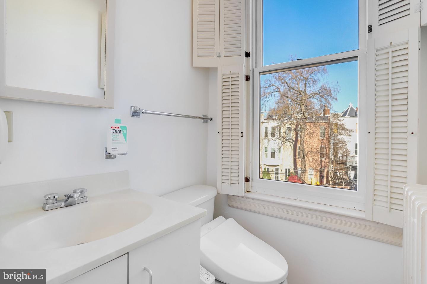 136 E ST SE, WASHINGTON, District Of Columbia 20003, 3 Bedrooms Bedrooms, ,2 BathroomsBathrooms,Residential,For sale,136 E ST SE,DCDC2171188 MLS # DCDC2171188