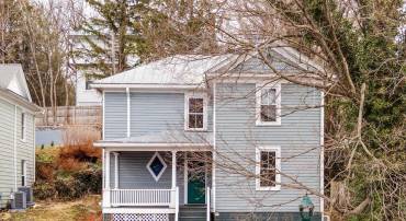 201 CHURCHVILLE AVE, STAUNTON, Virginia 24401, 3 Bedrooms Bedrooms, ,2 BathroomsBathrooms,Residential,201 CHURCHVILLE AVE,660775 MLS # 660775