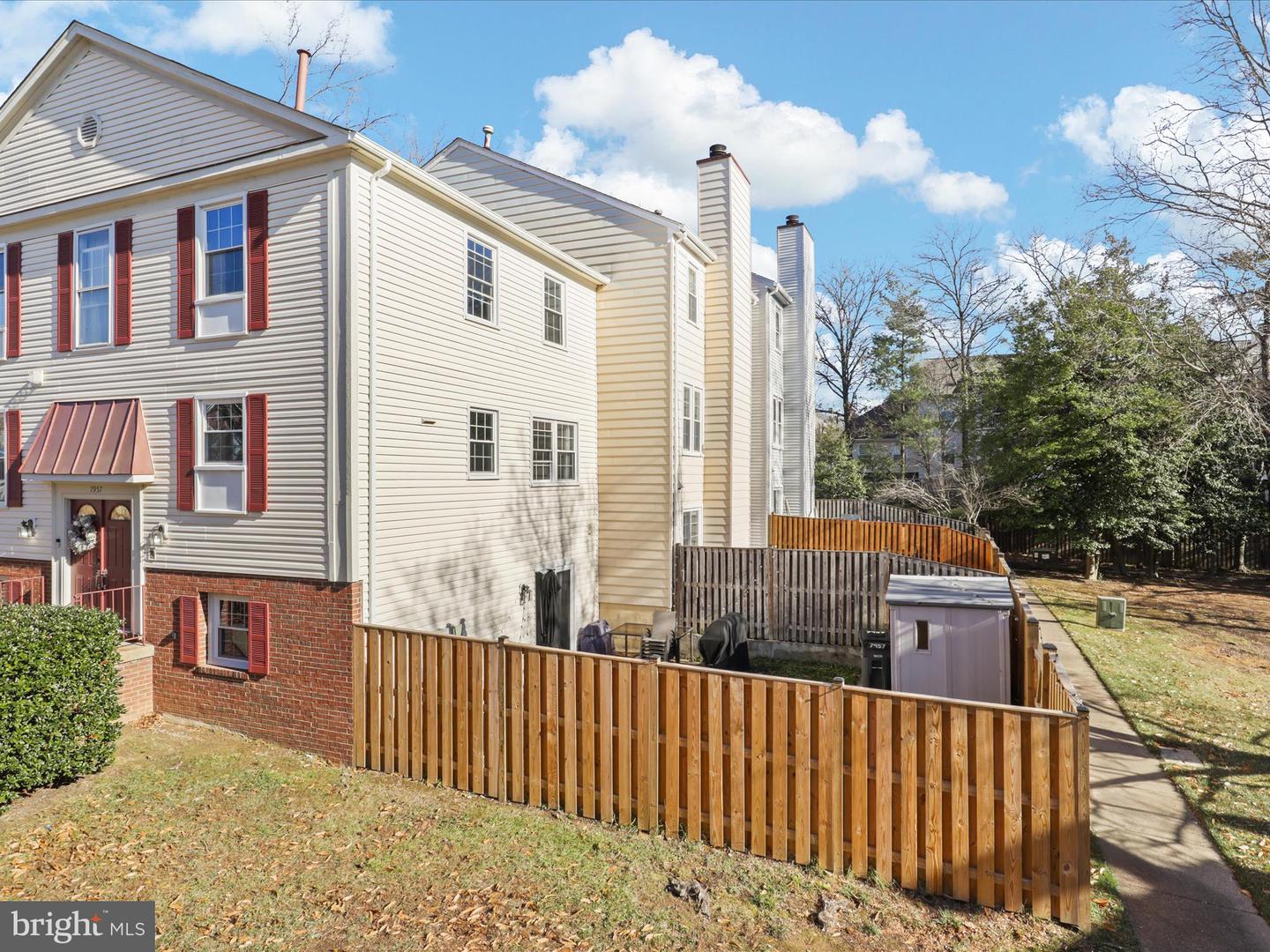 7957 REVENNA LN, SPRINGFIELD, Virginia 22153, 4 Bedrooms Bedrooms, 14 Rooms Rooms,3 BathroomsBathrooms,Residential,For sale,7957 REVENNA LN,VAFX2214488 MLS # VAFX2214488