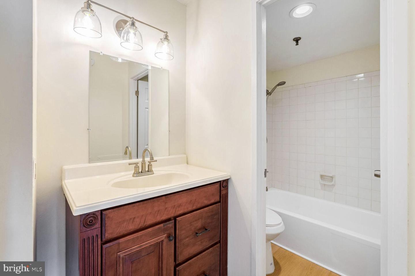 5911 EDSALL RD #911, ALEXANDRIA, Virginia 22304, 2 Bedrooms Bedrooms, ,2 BathroomsBathrooms,Residential,For sale,5911 EDSALL RD #911,VAAX2040406 MLS # VAAX2040406