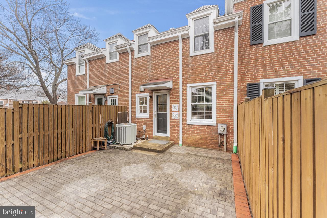 4154 36TH ST S, ARLINGTON, Virginia 22206, 2 Bedrooms Bedrooms, ,2 BathroomsBathrooms,Residential,For sale,4154 36TH ST S,VAAR2052668 MLS # VAAR2052668