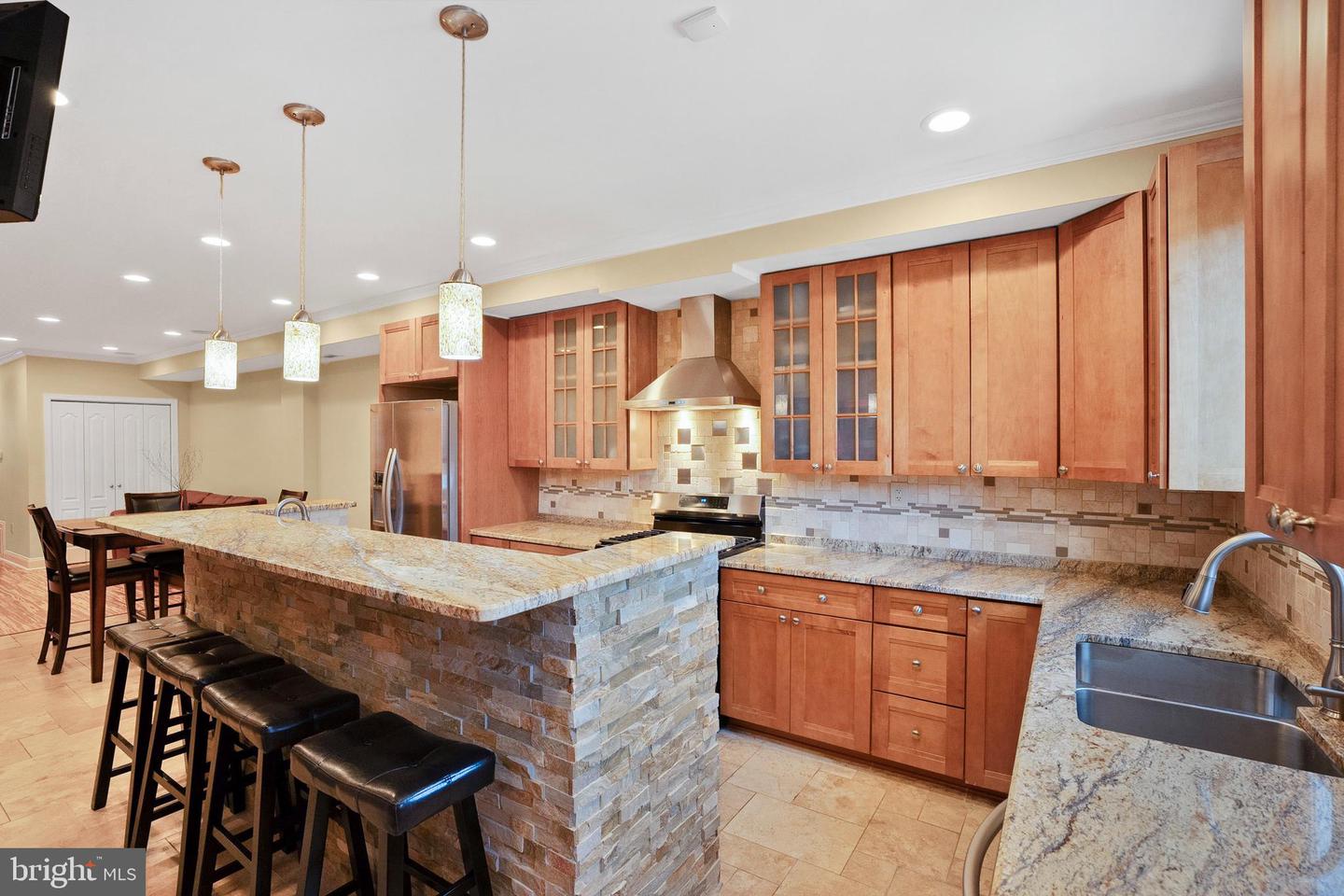 819 4TH ST NE, WASHINGTON, District Of Columbia 20002, 5 Bedrooms Bedrooms, ,4 BathroomsBathrooms,Residential,For sale,819 4TH ST NE,DCDC2176318 MLS # DCDC2176318