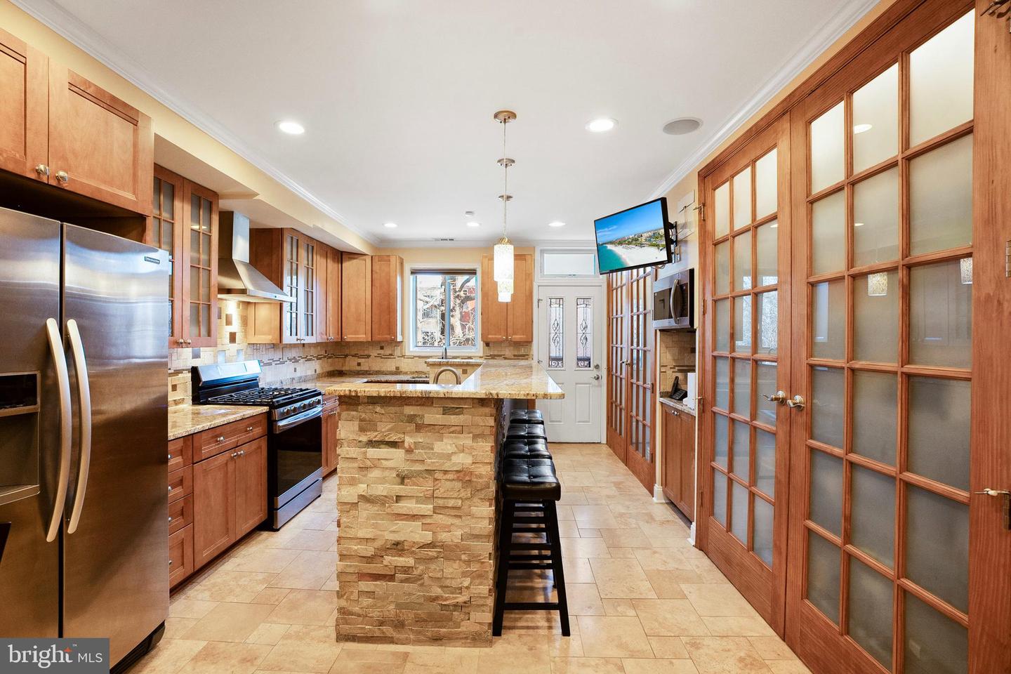 819 4TH ST NE, WASHINGTON, District Of Columbia 20002, 5 Bedrooms Bedrooms, ,4 BathroomsBathrooms,Residential,For sale,819 4TH ST NE,DCDC2176318 MLS # DCDC2176318
