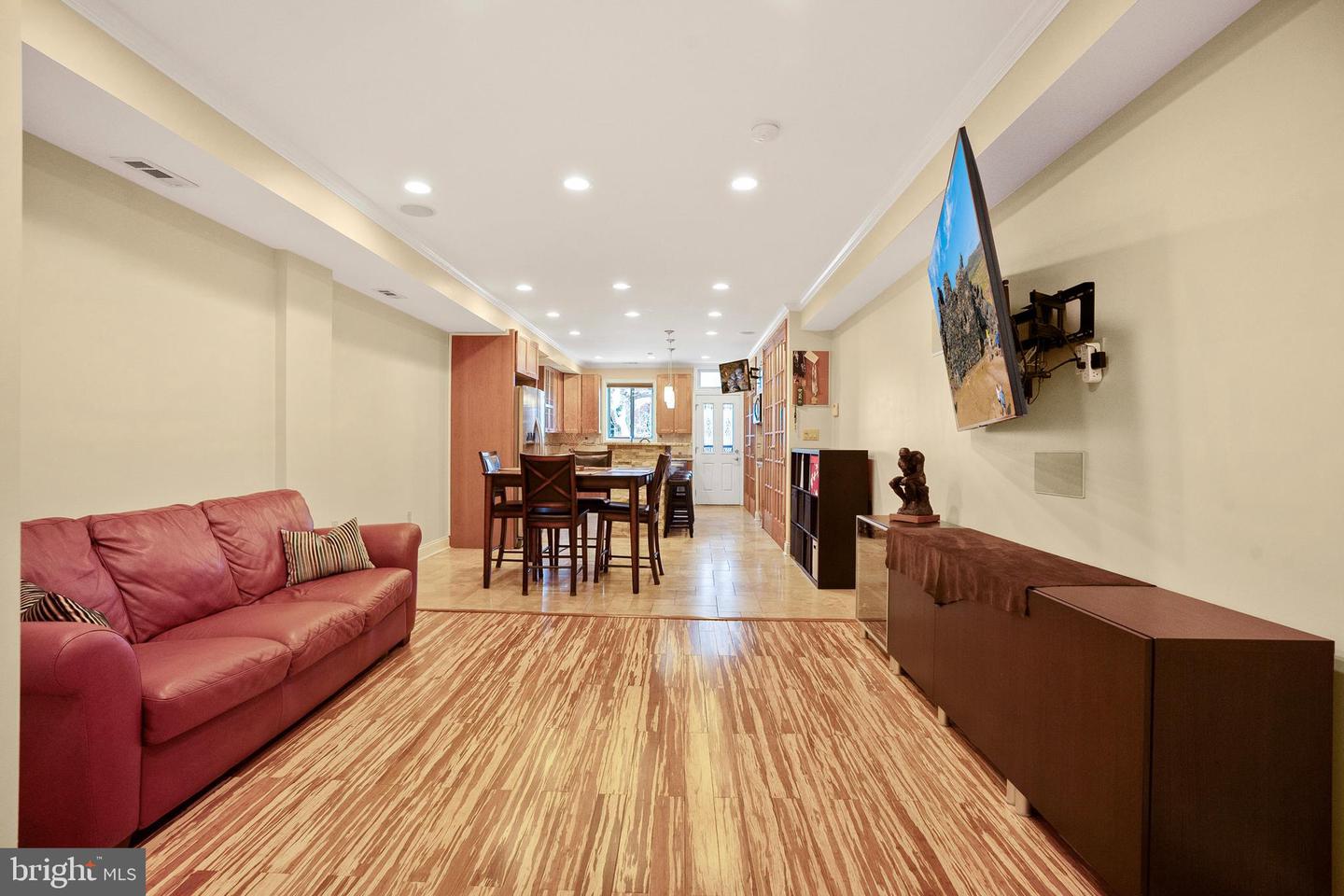 819 4TH ST NE, WASHINGTON, District Of Columbia 20002, 5 Bedrooms Bedrooms, ,4 BathroomsBathrooms,Residential,For sale,819 4TH ST NE,DCDC2176318 MLS # DCDC2176318