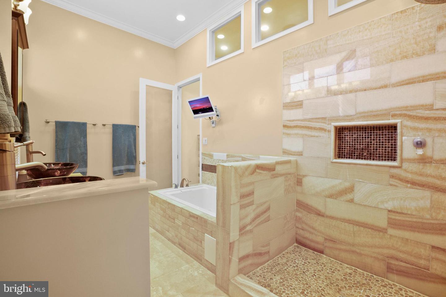 819 4TH ST NE, WASHINGTON, District Of Columbia 20002, 5 Bedrooms Bedrooms, ,4 BathroomsBathrooms,Residential,For sale,819 4TH ST NE,DCDC2176318 MLS # DCDC2176318