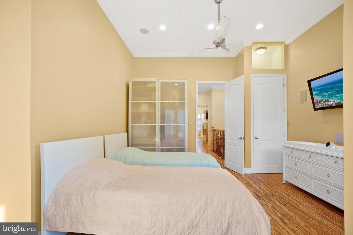 819 4TH ST NE, WASHINGTON, District Of Columbia 20002, 5 Bedrooms Bedrooms, ,4 BathroomsBathrooms,Residential,For sale,819 4TH ST NE,DCDC2176318 MLS # DCDC2176318