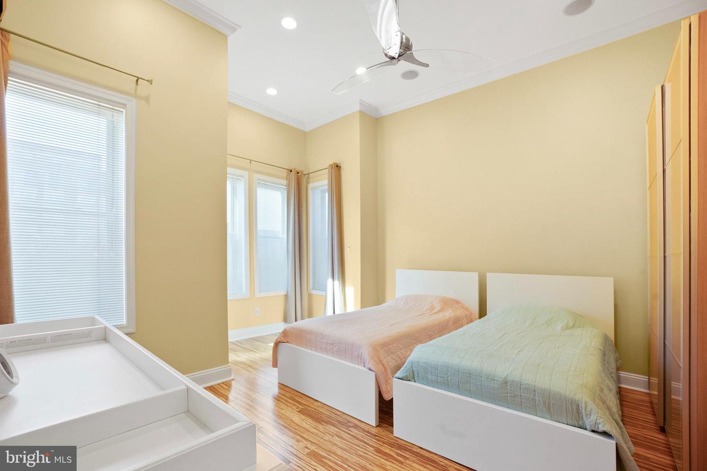819 4TH ST NE, WASHINGTON, District Of Columbia 20002, 5 Bedrooms Bedrooms, ,4 BathroomsBathrooms,Residential,For sale,819 4TH ST NE,DCDC2176318 MLS # DCDC2176318