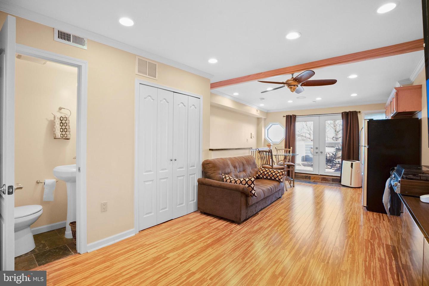 819 4TH ST NE, WASHINGTON, District Of Columbia 20002, 5 Bedrooms Bedrooms, ,4 BathroomsBathrooms,Residential,For sale,819 4TH ST NE,DCDC2176318 MLS # DCDC2176318