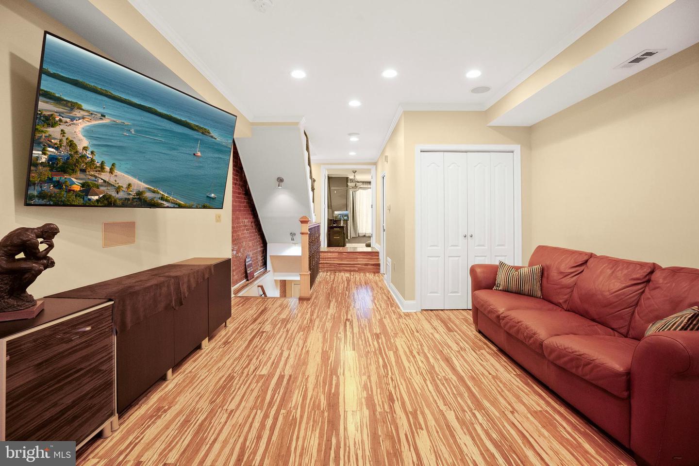 819 4TH ST NE, WASHINGTON, District Of Columbia 20002, 5 Bedrooms Bedrooms, ,4 BathroomsBathrooms,Residential,For sale,819 4TH ST NE,DCDC2176318 MLS # DCDC2176318