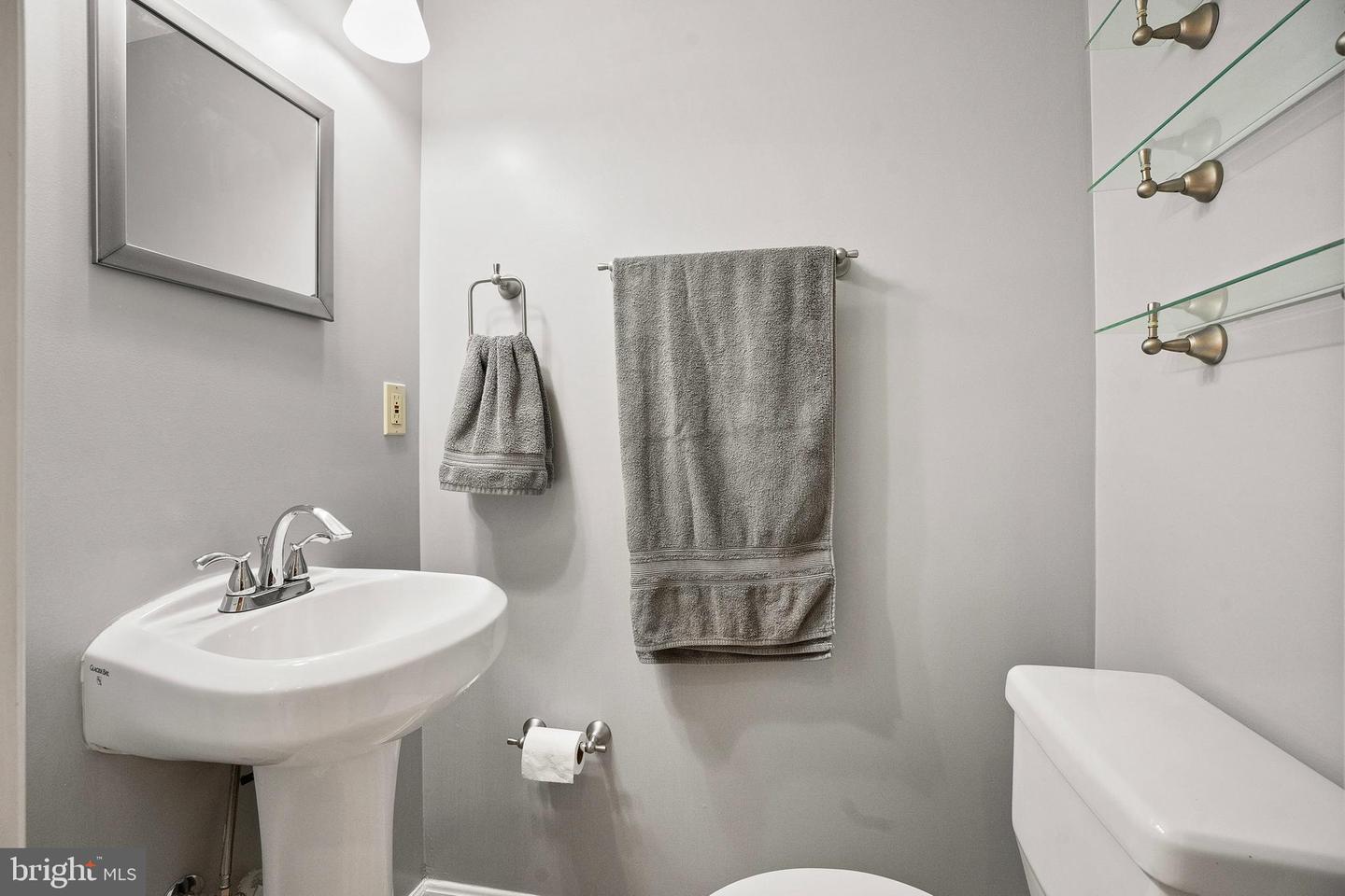 819 4TH ST NE, WASHINGTON, District Of Columbia 20002, 5 Bedrooms Bedrooms, ,4 BathroomsBathrooms,Residential,For sale,819 4TH ST NE,DCDC2176318 MLS # DCDC2176318