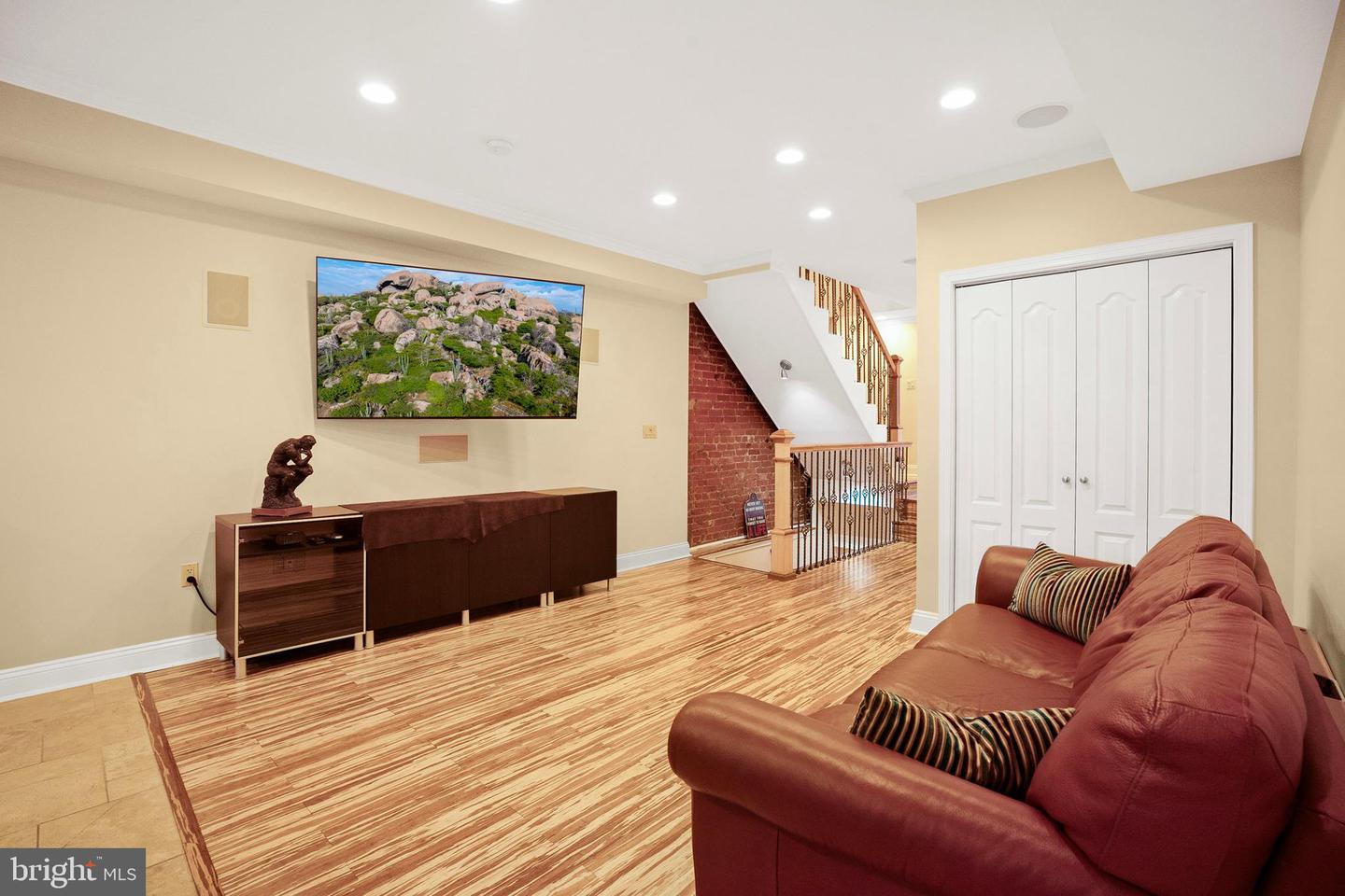 819 4TH ST NE, WASHINGTON, District Of Columbia 20002, 5 Bedrooms Bedrooms, ,4 BathroomsBathrooms,Residential,For sale,819 4TH ST NE,DCDC2176318 MLS # DCDC2176318