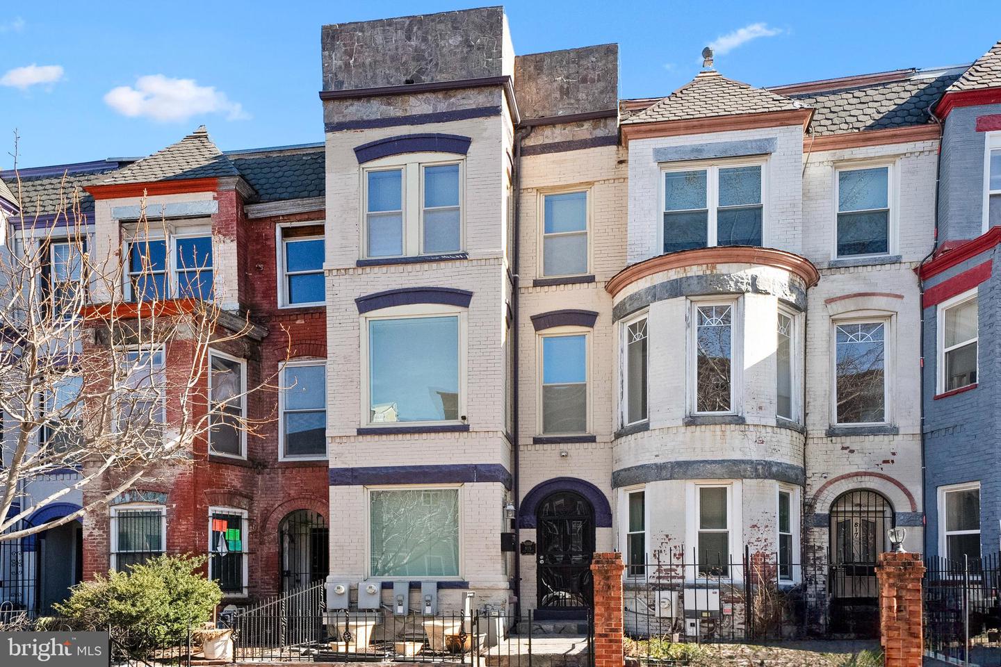 819 4TH ST NE, WASHINGTON, District Of Columbia 20002, 5 Bedrooms Bedrooms, ,4 BathroomsBathrooms,Residential,For sale,819 4TH ST NE,DCDC2176318 MLS # DCDC2176318