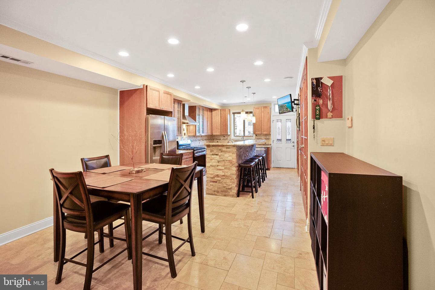 819 4TH ST NE, WASHINGTON, District Of Columbia 20002, 5 Bedrooms Bedrooms, ,4 BathroomsBathrooms,Residential,For sale,819 4TH ST NE,DCDC2176318 MLS # DCDC2176318