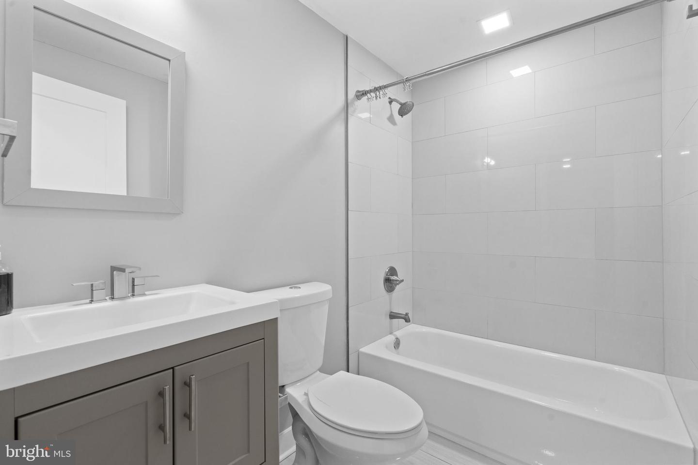 1617 CORCORAN ST NE #2, WASHINGTON, District Of Columbia 20002, 2 Bedrooms Bedrooms, ,2 BathroomsBathrooms,Residential,For sale,1617 CORCORAN ST NE #2,DCDC2183962 MLS # DCDC2183962