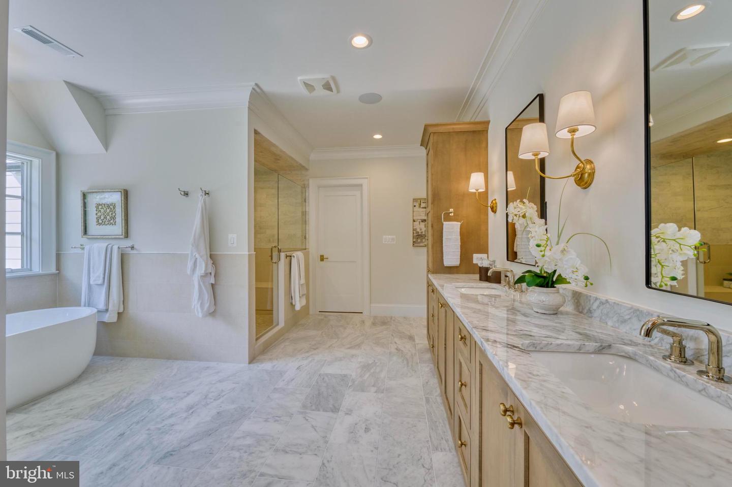 1700 N WAYNE ST, ARLINGTON, Virginia 22201, 6 Bedrooms Bedrooms, ,6 BathroomsBathrooms,Residential,For sale,1700 N WAYNE ST,VAAR2053338 MLS # VAAR2053338