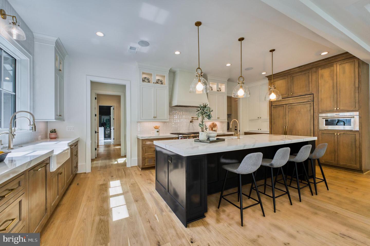 1700 N WAYNE ST, ARLINGTON, Virginia 22201, 6 Bedrooms Bedrooms, ,6 BathroomsBathrooms,Residential,For sale,1700 N WAYNE ST,VAAR2053338 MLS # VAAR2053338
