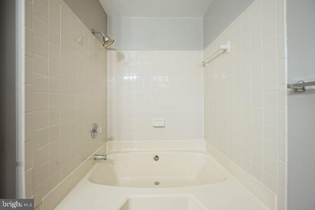 5382 BEDFORD TER #D, ALEXANDRIA, Virginia 22309, 1 Bedroom Bedrooms, ,1 BathroomBathrooms,Residential,For sale,5382 BEDFORD TER #D,VAFX2211344 MLS # VAFX2211344