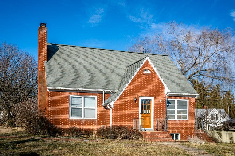 420 THOMPSON ST, DAYTON, Virginia 22821, 3 Bedrooms Bedrooms, ,2 BathroomsBathrooms,Residential,420 THOMPSON ST,660816 MLS # 660816