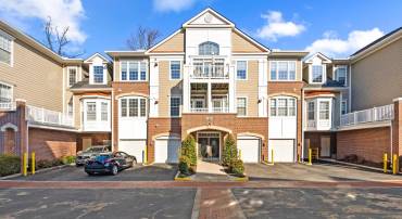 7880 ROLLING WOODS CT #404, SPRINGFIELD, Virginia 22152, 2 Bedrooms Bedrooms, ,2 BathroomsBathrooms,Residential,For sale,7880 ROLLING WOODS CT #404,VAFX2217578 MLS # VAFX2217578