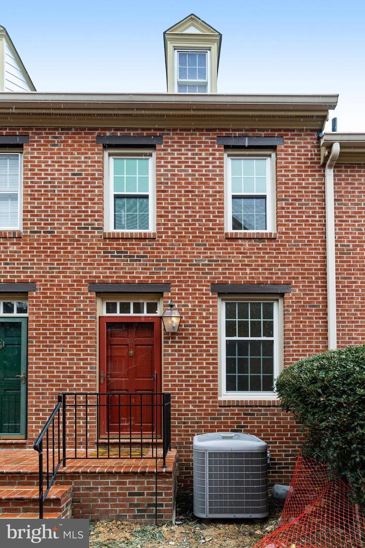 607 S COLUMBUS ST S, ALEXANDRIA, Virginia 22314, 2 Bedrooms Bedrooms, ,1 BathroomBathrooms,Residential,For sale,607 S COLUMBUS ST S,VAAX2041488 MLS # VAAX2041488