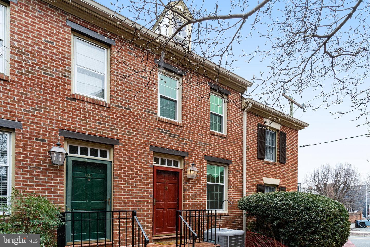 607 S COLUMBUS ST S, ALEXANDRIA, Virginia 22314, 2 Bedrooms Bedrooms, ,1 BathroomBathrooms,Residential,For sale,607 S COLUMBUS ST S,VAAX2041488 MLS # VAAX2041488