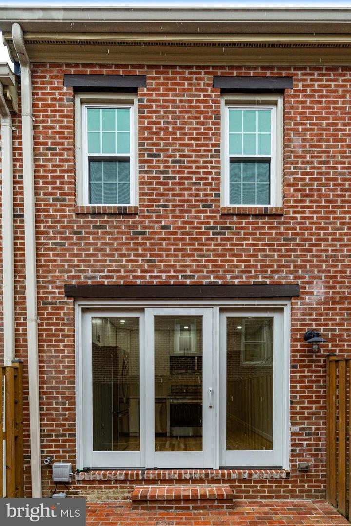 607 S COLUMBUS ST S, ALEXANDRIA, Virginia 22314, 2 Bedrooms Bedrooms, ,1 BathroomBathrooms,Residential,For sale,607 S COLUMBUS ST S,VAAX2041488 MLS # VAAX2041488