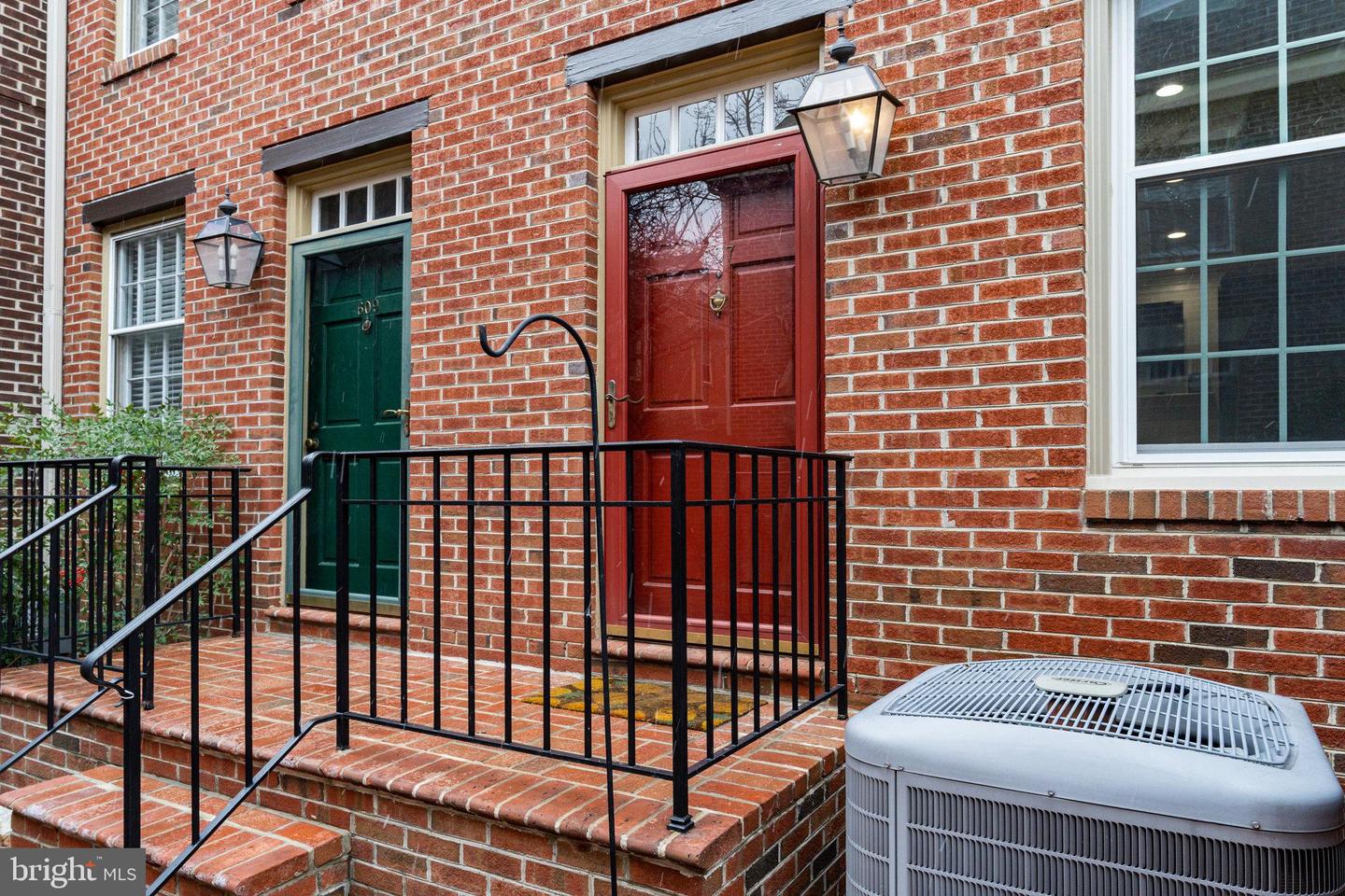 607 S COLUMBUS ST S, ALEXANDRIA, Virginia 22314, 2 Bedrooms Bedrooms, ,1 BathroomBathrooms,Residential,For sale,607 S COLUMBUS ST S,VAAX2041488 MLS # VAAX2041488