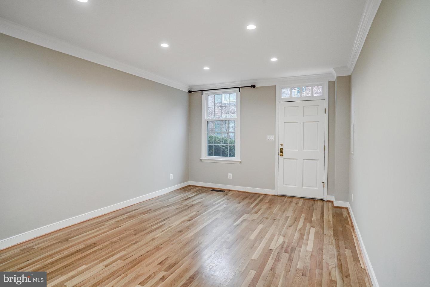 607 S COLUMBUS ST S, ALEXANDRIA, Virginia 22314, 2 Bedrooms Bedrooms, ,1 BathroomBathrooms,Residential,For sale,607 S COLUMBUS ST S,VAAX2041488 MLS # VAAX2041488