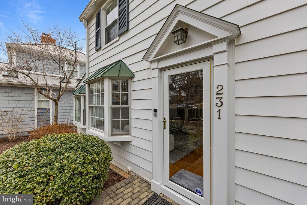 231 N FILLMORE ST, ARLINGTON, Virginia 22201, 4 Bedrooms Bedrooms, ,3 BathroomsBathrooms,Residential,For sale,231 N FILLMORE ST,VAAR2053184 MLS # VAAR2053184