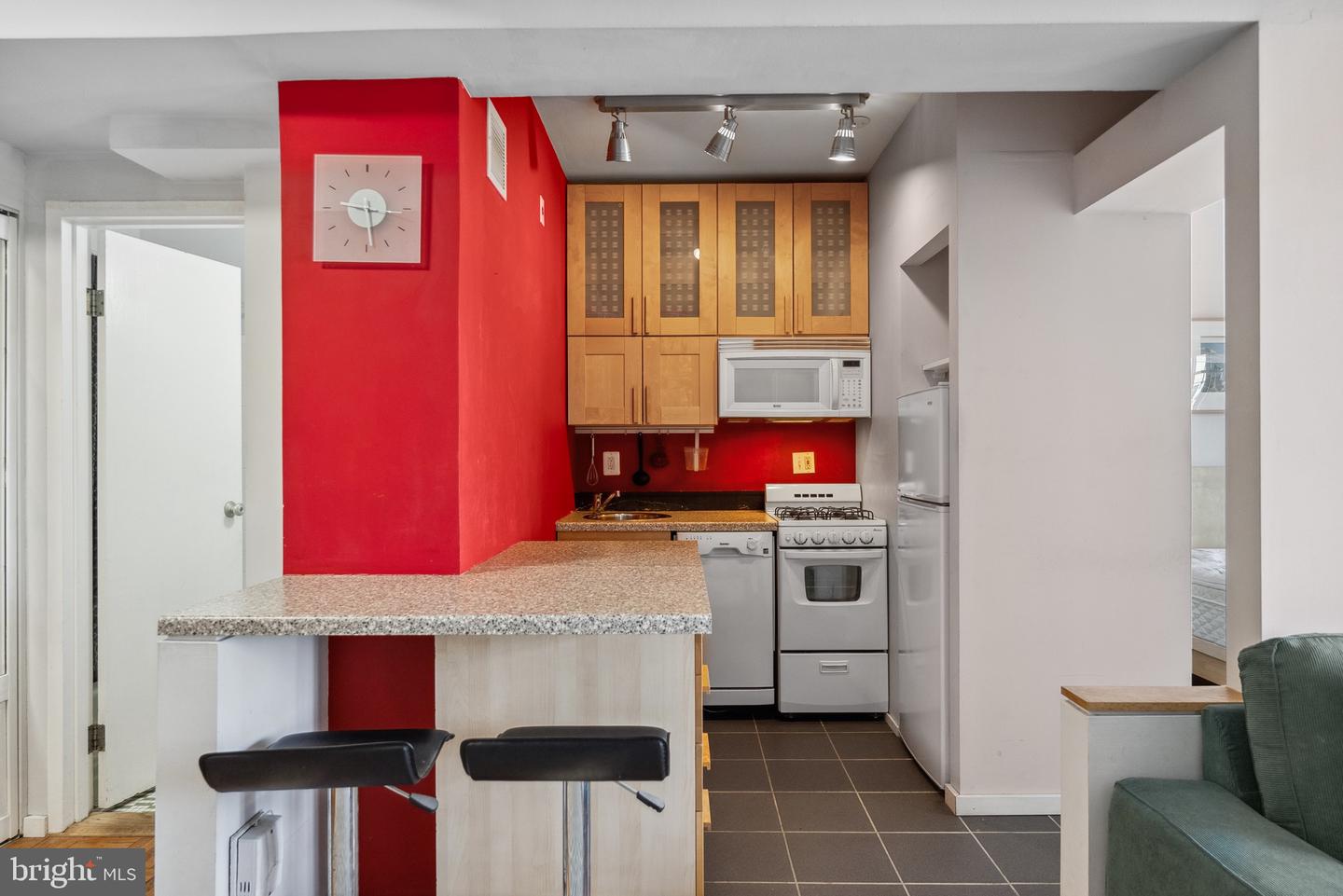 1711 MASSACHUSETTS AVE NW #817, WASHINGTON, District Of Columbia 20036, 1 Bedroom Bedrooms, ,1 BathroomBathrooms,Residential,For sale,1711 MASSACHUSETTS AVE NW #817,DCDC2184478 MLS # DCDC2184478