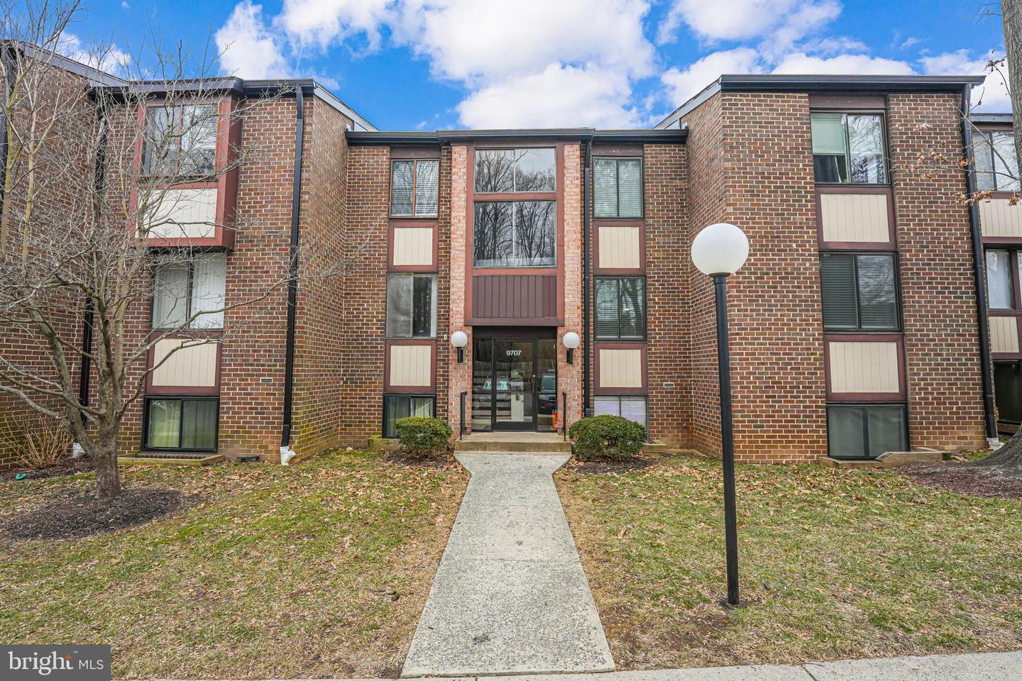 9707 KINGS CROWN CT #102, FAIRFAX, Virginia 22031, 2 Bedrooms Bedrooms, ,2 BathroomsBathrooms,Residential,For sale,9707 KINGS CROWN CT #102,VAFX2221250 MLS # VAFX2221250