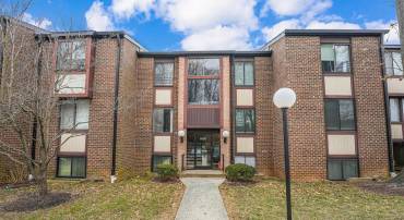 9707 KINGS CROWN CT #102, FAIRFAX, Virginia 22031, 2 Bedrooms Bedrooms, ,2 BathroomsBathrooms,Residential,For sale,9707 KINGS CROWN CT #102,VAFX2221250 MLS # VAFX2221250