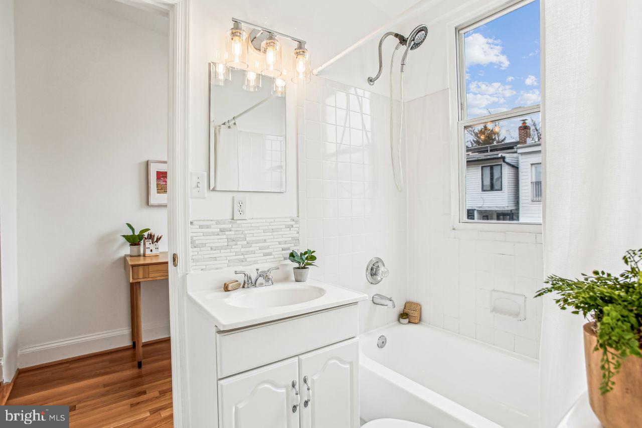 1315 D ST NE, WASHINGTON, District Of Columbia 20002, 3 Bedrooms Bedrooms, ,3 BathroomsBathrooms,Residential,For sale,1315 D ST NE,DCDC2185046 MLS # DCDC2185046