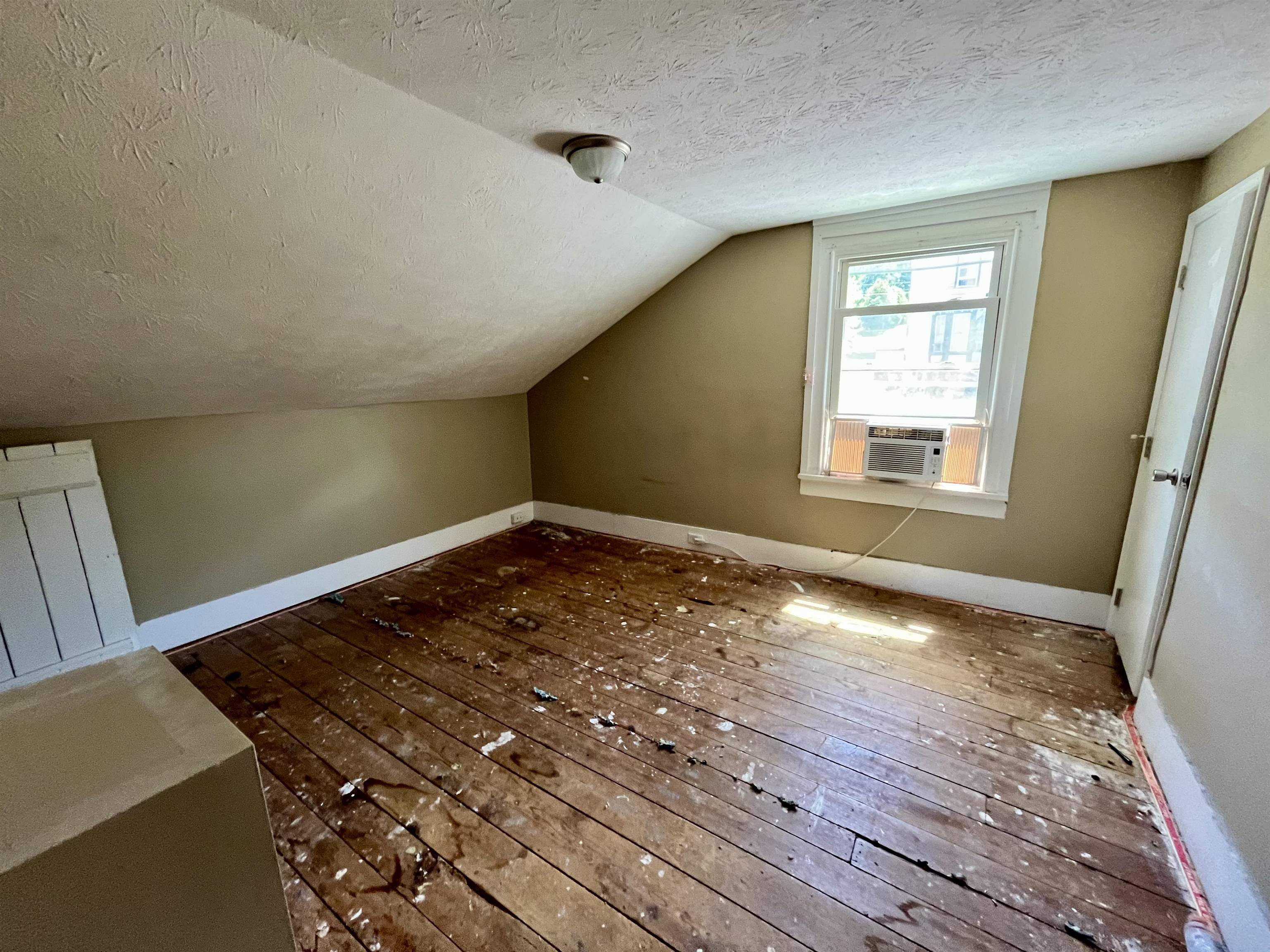 1112 BUTLER ST, STAUNTON, Virginia 24401, 4 Bedrooms Bedrooms, ,1 BathroomBathrooms,Residential,1112 BUTLER ST,660864 MLS # 660864