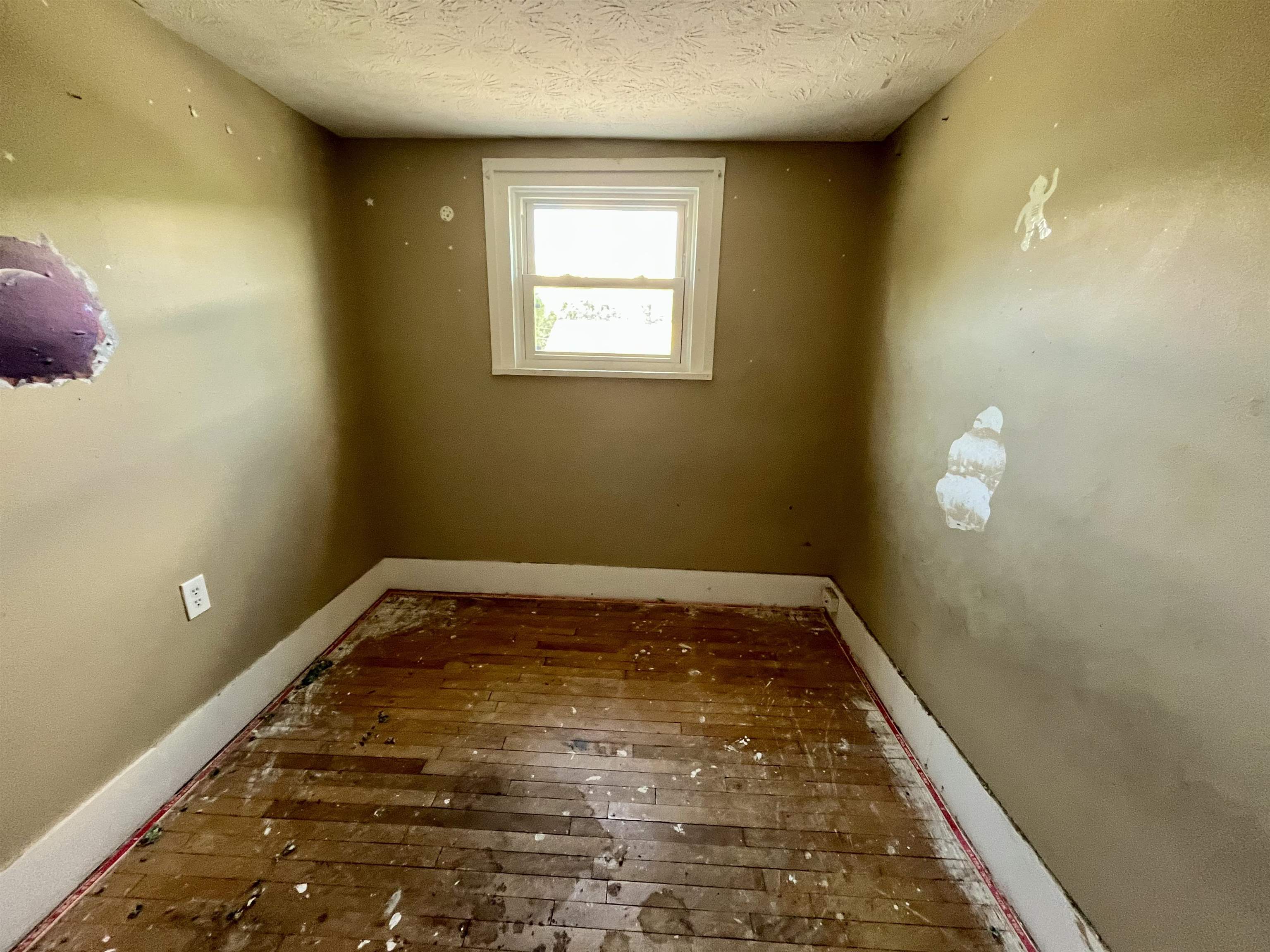 1112 BUTLER ST, STAUNTON, Virginia 24401, 4 Bedrooms Bedrooms, ,1 BathroomBathrooms,Residential,1112 BUTLER ST,660864 MLS # 660864