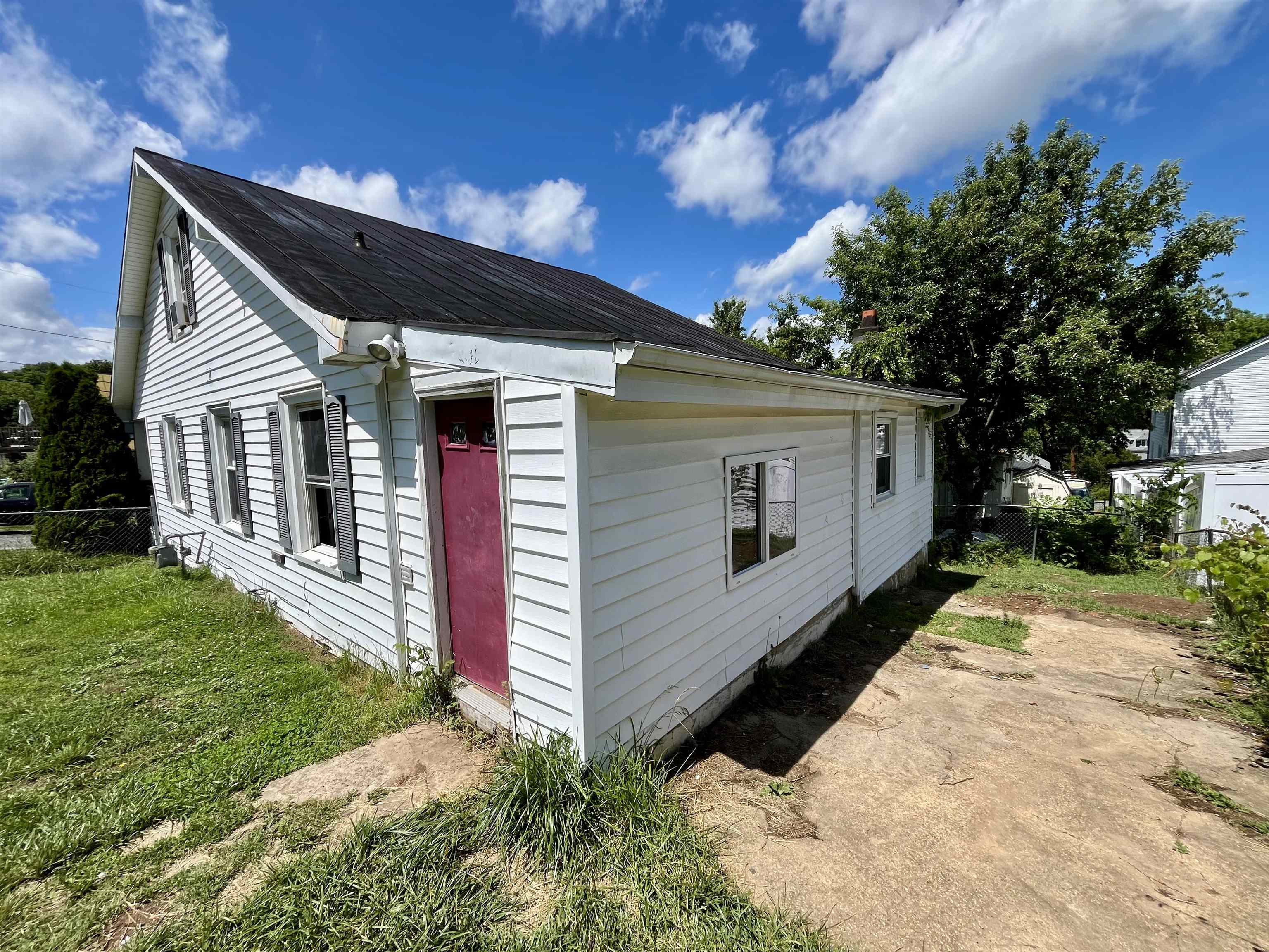 1112 BUTLER ST, STAUNTON, Virginia 24401, 4 Bedrooms Bedrooms, ,1 BathroomBathrooms,Residential,1112 BUTLER ST,660864 MLS # 660864